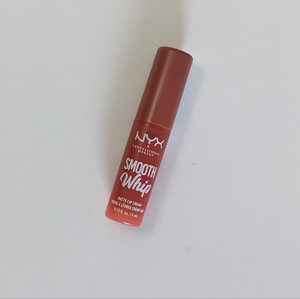 NYX Smooth Whip Lipstick in Color Cheeks